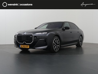 BMW i7 M70 xDrive 106 kWh | SOH 97% | M-Pakket | Iconic Glow | Sky Lounge | Travel En Comfort Systeem | Bowers & Wilkins | Innovatie Pakket | Executive Pakket | Executive Lounge | Connoisseur Pakket | Airco akoestisch pakket |