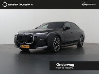 BMW i7 M70 xDrive 106 kWh | SOH 97% | M-Pakket | Iconic Glow | Sky Lounge | Travel En Comfort Systeem | Bowers & Wilkins | Innovatie Pakket | Executive Pakket | Executive Lounge | Connoisseur Pakket | Airco akoestisch pakket |