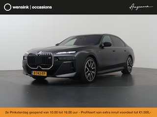 BMW i7 M70 xDrive 106 kWh | SOH 97% | M-Pakket | Iconic Glow | Sky Lounge | Travel En Comfort Systeem | Bowers & Wilkins | Innovatie Pakket | Executive Pakket | Executive Lounge | Connoisseur Pakket | Airco akoestisch pakket |