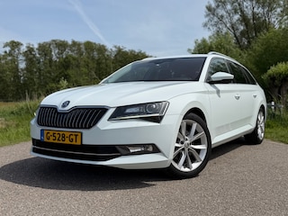 Skoda Superb Combi 1.4 TSI ACT Style Business / Automaat / Bak gereviseerd / Stoelverwarming / Climate Control / 18"LM Velgen