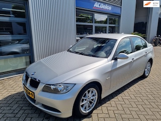 BMW 318i / cruise control / trekhaak / nieuwe apk