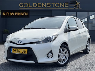Toyota Yaris 1.5 Full Hybrid Dynamic Pano,Navi,Camera,Clima,Cruise,Halfleder,PDC V+A,5 Deurs,N.A.P,Lm velgen,Apk tot 04-2027