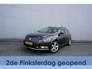 Volkswagen Passat Variant 1.4 TSI Highline BlueMotion AUTOMAAT - Climate / Navi / Cruise / Parkeers. / Stoelverw. / Lm velgen