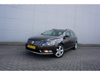 Volkswagen Passat Variant 1.4 TSI Highline BlueMotion AUTOMAAT - Climate / Navi / Cruise / Parkeers. / Stoelverw. / Lm velgen