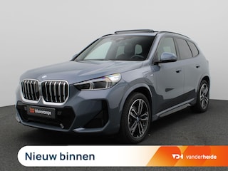 BMW X1 xDrive25e 245PK Aut. M-Sport, Pano-Schuifdak, Keyless, Digital Key, Stoelverwarming, LED verlichting, Trekhaak, 19" LM Velgen