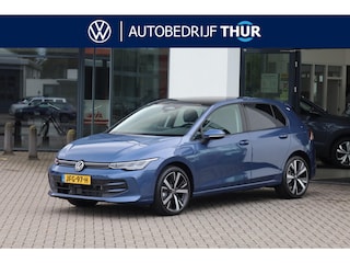 Volkswagen Golf 1.5 eHybrid Life Edition Navigatie, Wegklapbare trekhaak, panoramadak, 18" LMV, achteruitrijcamera, spiegelpakket, clima, lane assist, parkeersensoren voor en achter.