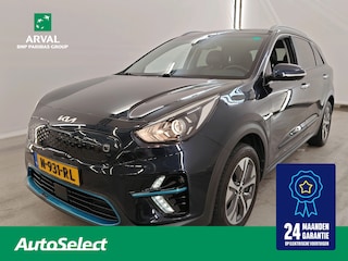 Kia Niro E-Niro 64 kWh 204pk Edition Fase 3 | SOH 100% | Trekhaak | Stuur- en Stoelverwarming | Apple CarPlay | PDC | Camera | 17"| DAB