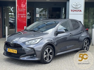 Toyota Yaris 1.5 Hybrid 115 DYNAMIC LM-VELGEN 16'' APPLE/ANDROID LED NAVI KEYLESS CAMERA CLIMATE PRIVACY GLASS NL-AUTO