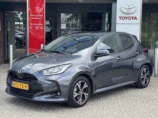Toyota Yaris 1.5 Hybrid 115 DYNAMIC LM-VELGEN 16'' APPLE/ANDROID LED NAVI KEYLESS CAMERA CLIMATE PRIVACY GLASS NL-AUTO