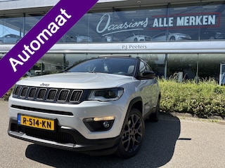 Jeep Compass 4xe 240 Plug-in Hybrid Electric Trailhawk Airco - Schuif/kanteldak - Achteruitrijcamera - Apple carplay - Parkeersensoren - Navigatie - Oplaadmogelijkheid - Lederen bekleding - Cruise control - Dakrails - Led verlichting - Elektrische ramen - Bluetooth - Keyless start - Start/stop systeem - Stuur multifunctioneel