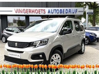 Peugeot Rifter 110 Pk Benzine * GT-Line * Super Netjes * Navigatie * Panoramadak * Trekhaak *  Stoelverwarming * Keyless Entry & Start *  Climate & Cruise Control * L.M. Velgen * Vingerhoets; Vierde Generatie Eersteklas Service. Al meer dan 100 jaar een begrip in de Brabantse Kempen.
