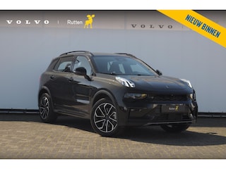 Lynk & Co 01 276PK Automaat Core / Adaptieve cruise control / Stoel - en stuurwielverarming / Parkeersensoren met camera / Apple carplay / Trekhaak / Metallic lak / 19" lichtmetalen velgen