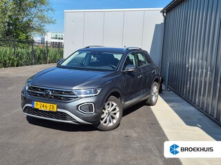 Volkswagen T-Roc 1.5 TSI Style 150PK AUTO | Trekhaak afneembaar | Achteruitrijcamera | Parkeer assistent | Apple carplay android auto | Navigatie | Matrix lampen | Dodehoek detectie | Keyless entry/start | Stoelverwarming | DAB | 17"LMV