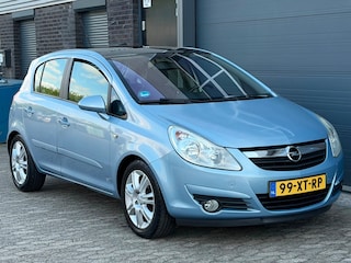 Opel Corsa 1.4-16V Cosmo 5 deurs PANO AIRCO APK