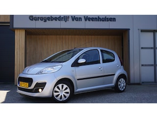 Peugeot 107 1.0 75pk Automaat Active Premium Pack 5Drs Airco LED Radio/CD Elek.pakket *NL auto* 100398km! 1e Eigenaar