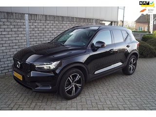 Volvo XC40 2.0 T4 AWD R-Design Autom Panodak Leder Stoel/Stuur ABank Verw Navi Camera Clima Cruise 2x PDC LMV ENZ NL Auto.