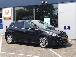 Peugeot 208 1.5 BlueHDi 100pk Blue Lease Allure Apple Carplay & Android Auto | Navi | Cruise & Climate control | Parkeersensoren | Panoramadak | BT | LMV