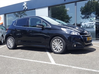 Peugeot 208 1.5 BlueHDi 100pk Blue Lease Allure Apple Carplay & Android Auto | Navi | Cruise & Climate control | Parkeersensoren | Panoramadak | BT | LMV
