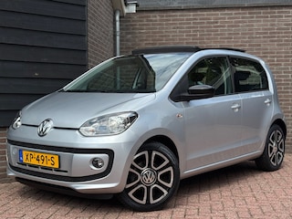 Volkswagen Up 1.0 high up! | CUP | Panorama | Stoelverwarming | Navi | Airco