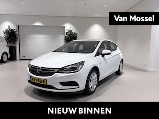 Opel Astra 1.0 Online Edition Airco | Apple Carplay/Android Auto | Bluetooth | Cruise Control | Hill/Hold Functie | LED Dagrijverlichting | Lederen Stuurwiel | Multimedia-Voorbereiding | Parkeersensor Voor en Achter | Regensensor | Autonomous Emergency Braking | Verkeersbord Detectie | Rijstrooksensor met Correctie | Bots Waarschuwing Systeem | Achteruitrijcamera | Navigatiesysteem Full Map | Spraakbediening | Comfortstoelen
