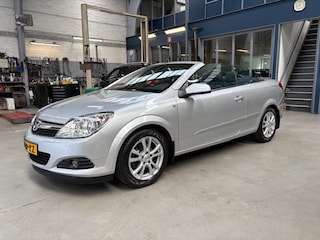 Opel Astra 1.8 16V TWINTOP Temptation | Airco | Navigatie | Half leder | Parkeersensoren | Cruise control | NAP | Rijklaar prijs!