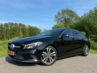 Mercedes-Benz CLA Shooting Brake 180d Business Solution AMG / Harman-Kardon / Leder / Camera / Navi / 18" Velgen / Clima /