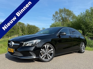 Mercedes-Benz CLA Shooting Brake 180d Business Solution AMG / Harman-Kardon / Leder / Camera / Navi / 18" Velgen / Clima /