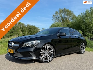 Mercedes-Benz CLA Shooting Brake 180d Business Solution AMG / Harman-Kardon / Leder / Camera / Navi / 18" Velgen / Clima /