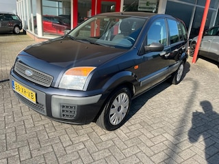 Ford Fusion 1.4 80PK 5-DRS TREKHAAK NIEUW APK
