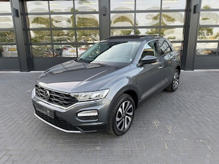 Volkswagen T-Roc 1.5 TSI Active / Dakraam / Carplay