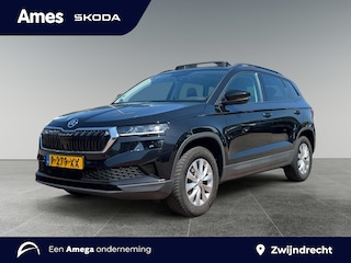 Skoda Karoq 1.5 150pk TSI ACT Business Edition Panoramisch glazenschuif-/kanteldak | Parkeersensoren achter | Trekhaak