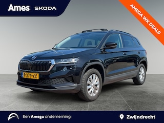 Skoda Karoq 1.5 150pk TSI ACT Business Edition Panoramisch glazenschuif-/kanteldak | Parkeersensoren achter | Trekhaak