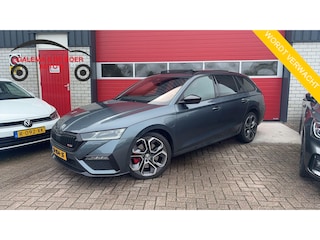 Skoda Octavia Combi 1.4 TSI RS iV PHEV Business AUTOMAAT / PANORAMADAK / FULL LED / KEYLESS / STOELVERW / STUURVERW / SFEER / SOH 87% / NL-AUTO