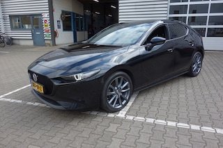 Mazda 3 2.0 SA-G LUXURY, 360 camera, HUD, Bose, 18 Inch