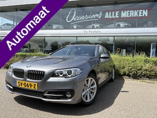BMW 5-serie Touring 520i High Executive Airco - Parkeersensoren - Navigatiesysteem - Trekhaak - Cruise control - Licht metalen velgen 17 inch - Start/stop systeem - Voorstoelen verwarmd - Stuur multifunctioneel - Bluetooth - Radio/ Elektrische ramen