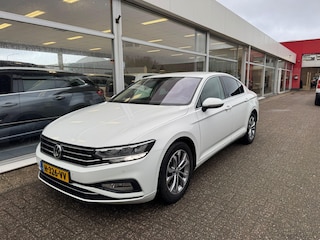 Volkswagen Passat 1.5 TSI Comfort Business | 1e eigenaar | Automaat | Airco | Elektrische ramen | Navigatie | Keyless / Start  | APK tot 09-06-2026 | NAP |