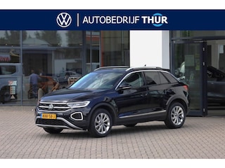 Volkswagen T-Roc 1.0 TSI Style trekhaak afneembaar ergo stoel leder alcantara met verwarming navigatie privacy glas 2 zone climatronic lederen multifunctioneel stuurwiel pdc voor en achter draadloos laden telefoon spraakbediening elektrische lendesteun