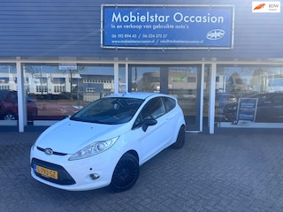 Ford Fiesta 1.6 Ghia / Airco / stoelverwarming / cruise control