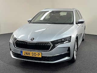 Skoda Octavia Combi 1.5 TSI MHEV Business Selection Camera / PDC / Trekhaak / Stoel & Stuurverw. / Carplay / Standkachel