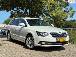 Skoda Superb Combi 1.4 TSI Active | Memory + Stoel verw. + Cruise + Clima nu € 8.975,-!!!