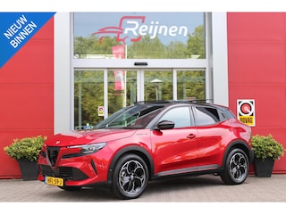 Alfa Romeo Junior ELETTRICA SPECIALE 156PK 54 kWh | PANORAMISCH SCHUIF/KANTEL DAK | BICOLOR DAK (ZWART DAK) | WARMTEPOMP | TECHNOLOGIE PAKKET (O.A. FULL LED ADAPTIVE MATRIX KOPLAMPEN/DODEHOEK DETECTIE/DRAADLOZE TELEFOONLADER/ACHTERUITRIJ CAMERA/PARKEERSENSOREN VOOR, ACHTER,ZIJKANT) | DRAADLOZE APPLE CARPLAY/ANDROID AUTO | CLIMATE CONTROL | ELEKTRISCH BEDIENBARE ACHTERKLEP | STOEL VERWARMING | ELEKTRISCH BEDIENBARE VOORSTOEL MET MASSAGE FUNCTIE | VERKEERSBORDEN HERKENNING | ADAPTIVE CRUISE CONTROL | KEYLESS ENTRY/START | VOORRUIT VERWARMING |