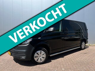 Volkswagen Transporter 2.0 TDI L2H1 28 Highline | Trekhaak | Sidebars | Parkeersensoren achter | Cruise Control