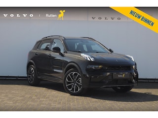Lynk & Co 01 276PK Automaat Core / Adaptieve cruise control / Stoel - en stuurwielverwarming / Parkeersensoren met camera / Apple carplay / Trekhaak / Metallic lak / 19" lichtmetalen velgen