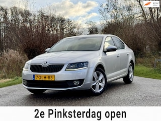 Skoda Octavia 1.2 TSI Greentech Elegance Businessline 5DRS NAVI KEYLES ECC STOELVERWARMING NAP GOED ONDERHOUDEN