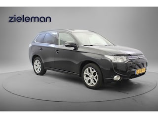 Mitsubishi Outlander 2.0 PHEV Instyle - Trekhaak, Panorama, Camera, Leer, Stoelverw.
