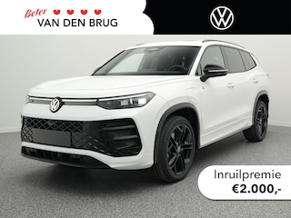 Volkswagen Tayron R-Line Edition 1.5 eHybrid 204 PK | Trekhaak | 360 Camera | Panorama | Head Up | Black Style | LED Matrix | Travel Assist | Stuur en Stoelverwarming | 20 inch