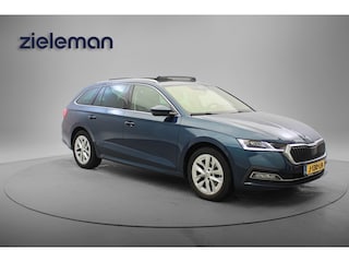 Skoda Octavia Combi 1.5 TSI First Edition - Panorama, Digitaal Cockpit, Carplay, Stoelverw. Trekhaak