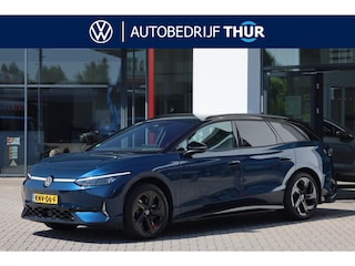 Volkswagen ID.7 Tourer GTX Limited Edition 86 kWh 60 mnd 100.000km garantie Warmtepomp trekhaak adaptief onderstel 20" LMV harman & kardon head up area view stoelverwarming en koeling elektrische stoelverstelling met geheugen DCC park assist pro 13 speaker 700 watt met subwoofer massage standen voorstoelen park assist pro draadloos laden verwarmbare voorruit draadloos infrarood IQ matrix side assist 4-motion 4 wielaandrijving discover pro max navigatie scherm etc.