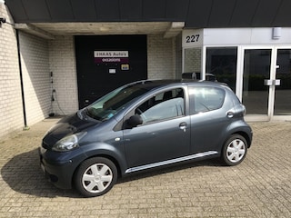 Toyota Aygo 1.0-12V Cool / 5 DEURS / ZUINIG / KM+NAP / METALLIC / APK JUNI 2027