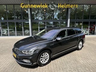 Volkswagen Passat Variant 1.5 TSI R-Line Business | AUTOMAAT | ACC | CAM | CARPLAY | CLIMA | LKA | NAVI | PDC V&A | STUUR/STOELVERW. | TREKHAAK | VIRTUAL COCKPIT